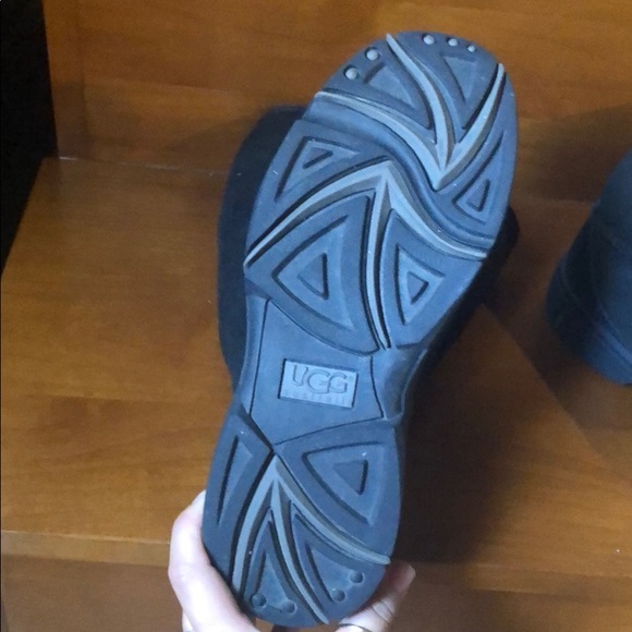 Black ugg booth with tribal stripe - Picture 3 of 5